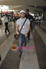 Aamir Khan returns from Dhobigh at Delhi Promotions in Airport, Mumbai on 14th Jan 2011 (13).JPG